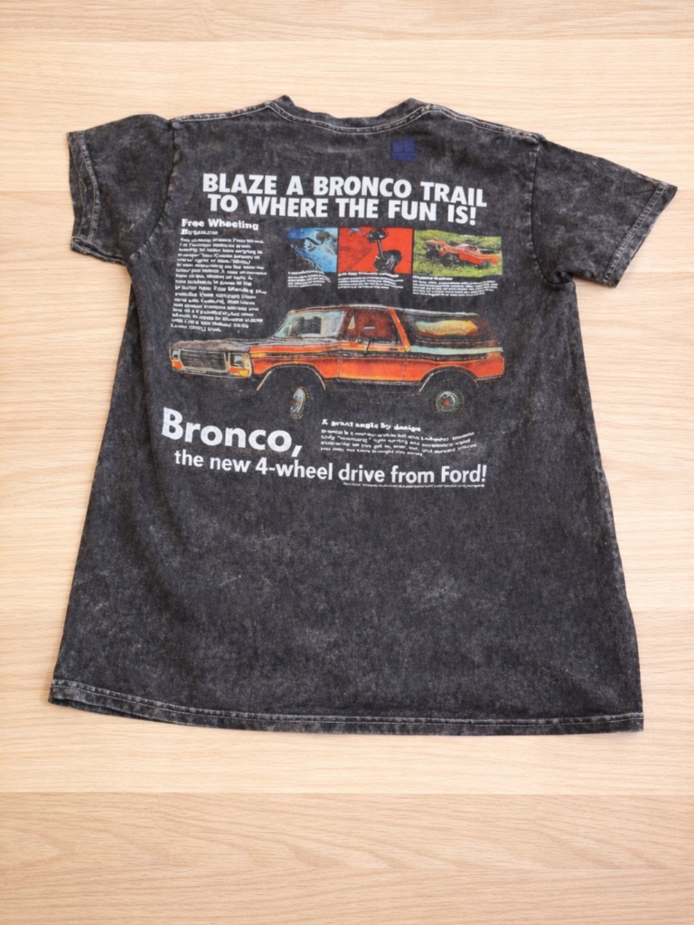 NWT Ford Bronco Free Wheeling Acid Wash Graphic Tee Small
